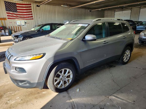 2015 JEEP CHEROKEE Latitude — Front 3/4
