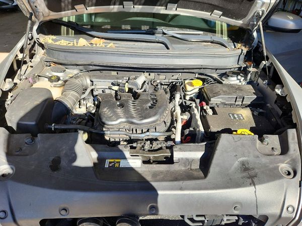 2015 JEEP CHEROKEE Latitude — Engine bay
