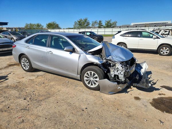 2017 TOYOTA CAMRY LE/SE/XLE/XSE — Passenger 3/4
