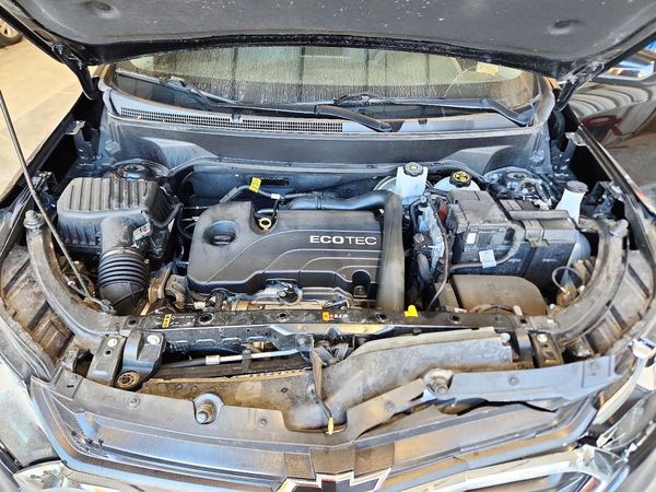 2020 CHEVROLET EQUINOX LT (1LT) — Engine bay
