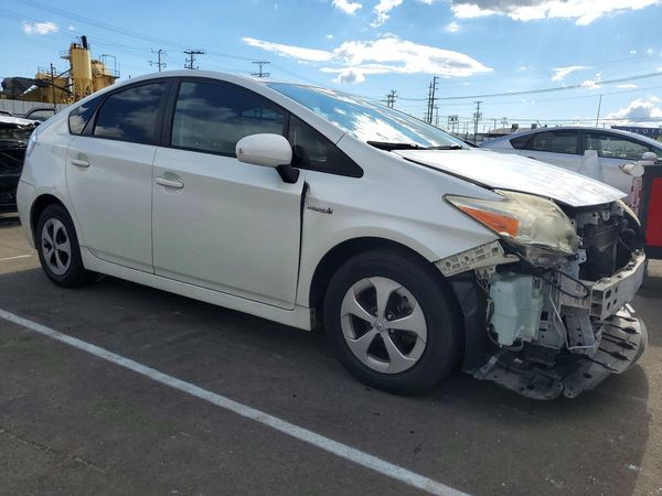 2015 TOYOTA PRIUS — Passenger 3/4