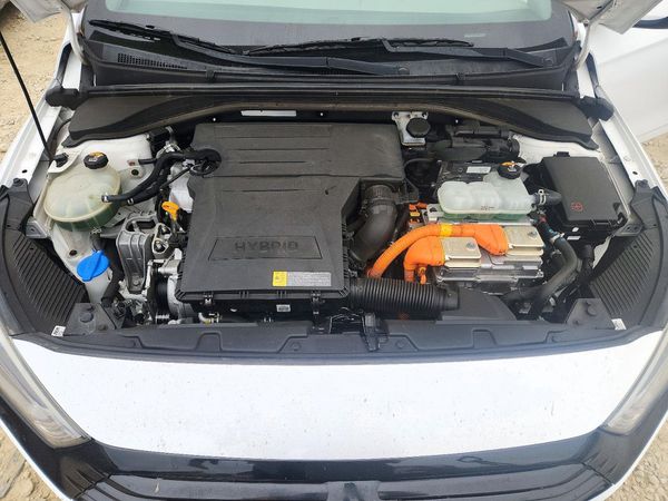 2019 HYUNDAI IONIQ Blue (HEV) — Engine bay