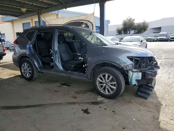2018 NISSAN ROGUE — Passenger 3/4