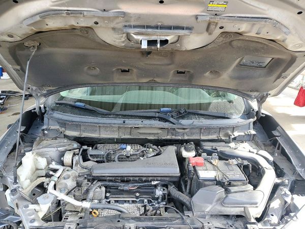 2018 NISSAN ROGUE — Engine bay