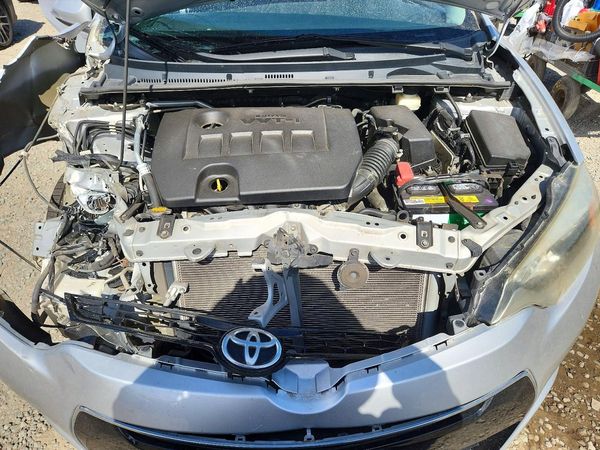 2014 TOYOTA COROLLA L/LE — Engine bay