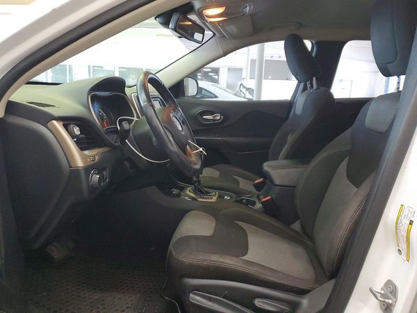 2016 JEEP CHEROKEE Sport — DENT