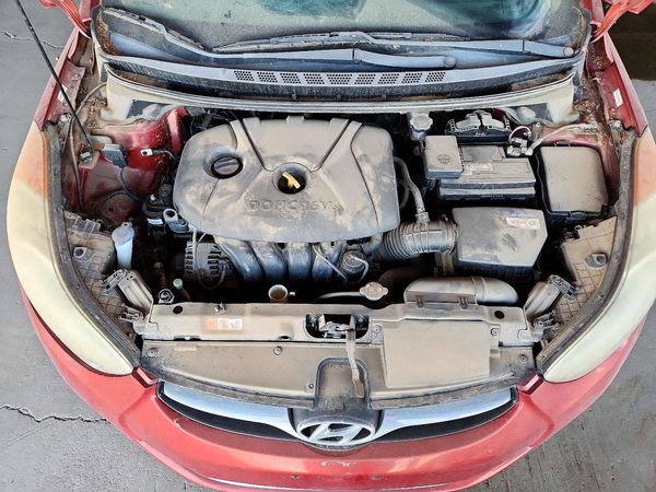 2013 HYUNDAI ELANTRA — Engine bay