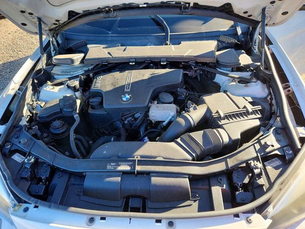 2013 BMW X1 xDrive28i — Engine bay