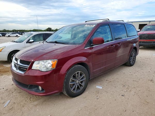 2017 DODGE GRAND CARAVAN SXT — Front 3/4
