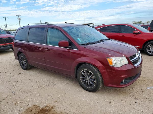 2017 DODGE GRAND CARAVAN SXT — Passenger 3/4
