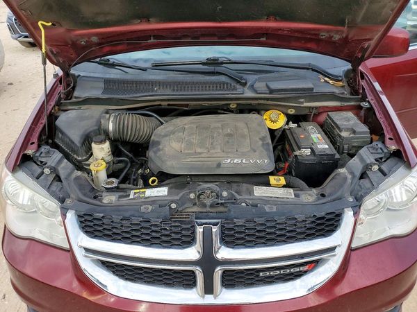 2017 DODGE GRAND CARAVAN SXT — Engine bay