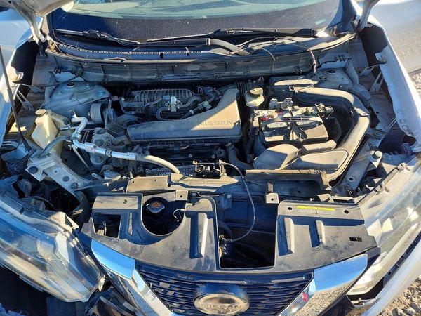 2018 NISSAN ROGUE — Engine bay
