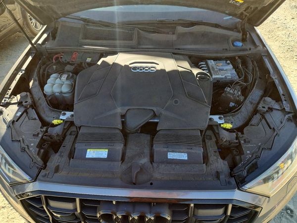 2021 AUDI Q7 quattro Prestige — Engine bay