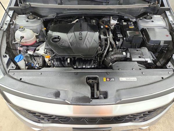 2024 KIA SPORTAGE LX — Engine bay