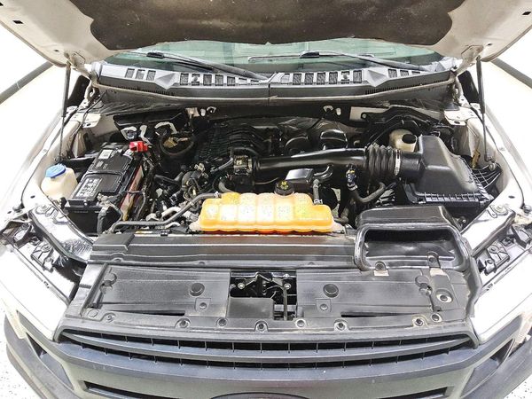 2018 FORD F150 — Engine bay