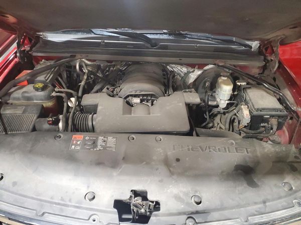 2015 CHEVROLET TAHOE LTZ — Engine bay