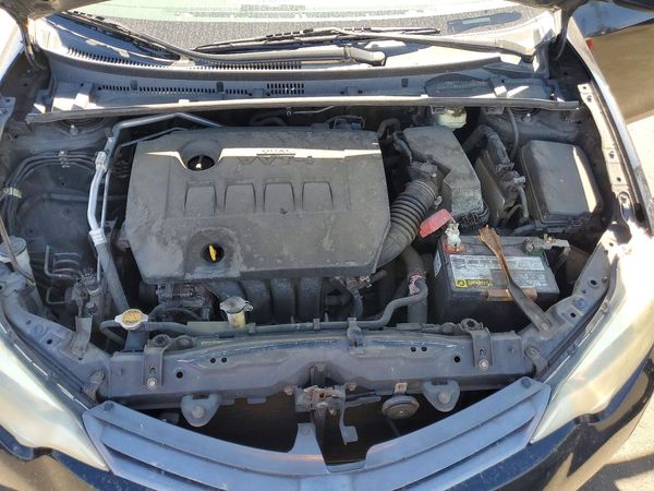 2015 TOYOTA COROLLA L/LE — Engine bay