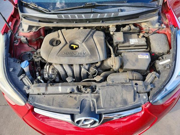2016 HYUNDAI ELANTRA — Engine bay