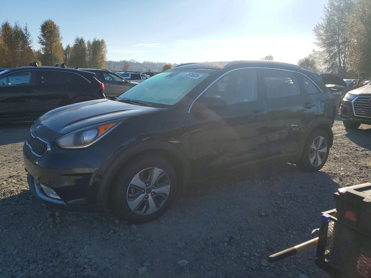 2018 KIA NIRO LX (PHEV) — Front 3/4