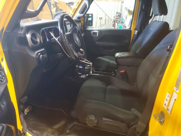 2020 JEEP WRANGLER UNLIMITED Unlimited Sahara — DENT