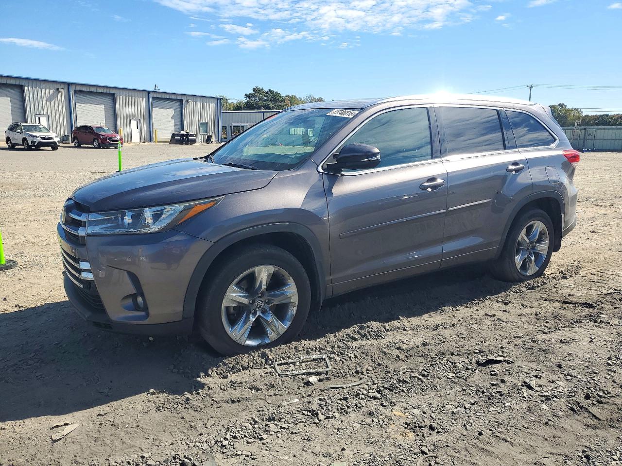 2019 TOYOTA HIGHLANDER Ltd/Ltd Platinum — Front 3/4