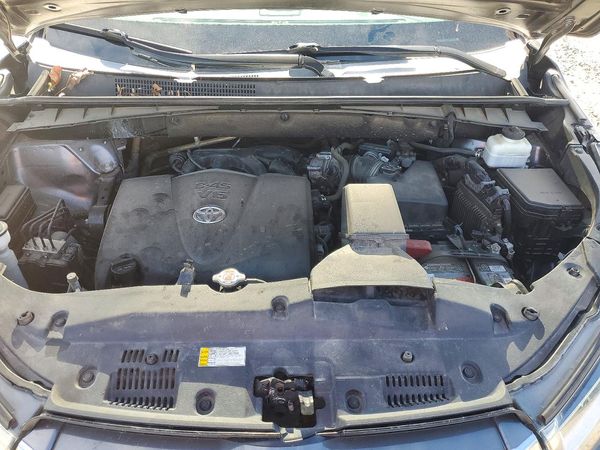 2019 TOYOTA HIGHLANDER Ltd/Ltd Platinum — Engine bay
