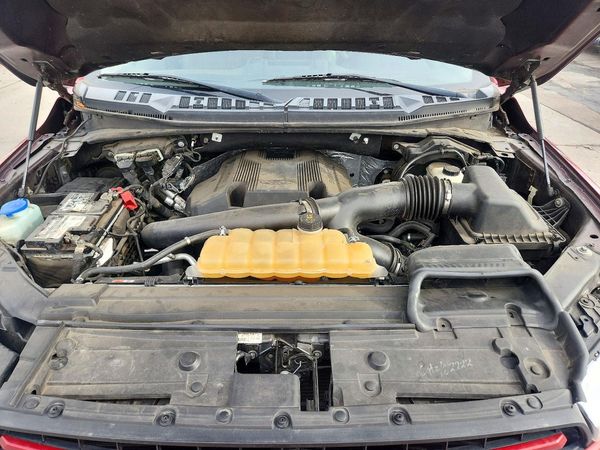 2018 FORD F150 — Engine bay