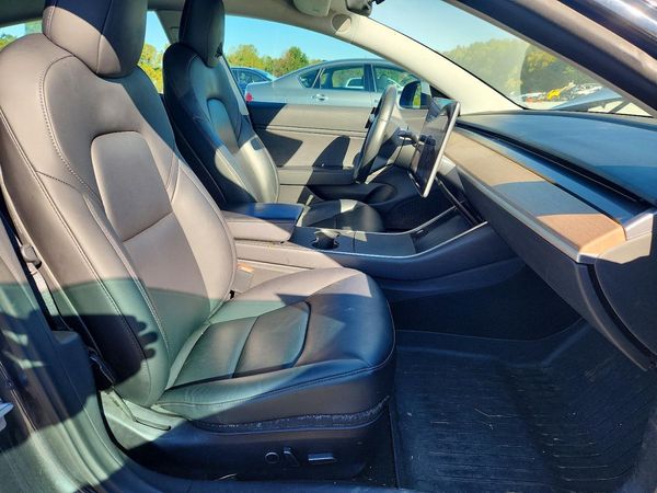 2018 TESLA MODEL 3 — DENT