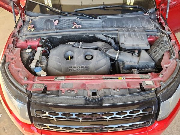 2012 LAND ROVER RANGEROVER Dynamic Premium — Engine bay