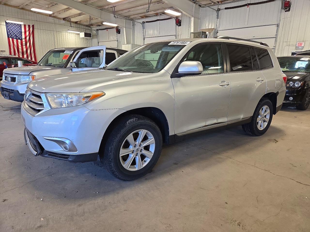 2012 TOYOTA HIGHLANDER Base/Hybrid — Front 3/4