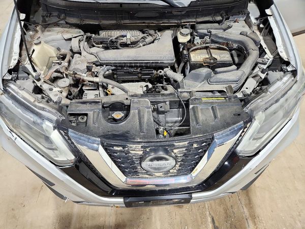 2018 NISSAN ROGUE — Engine bay