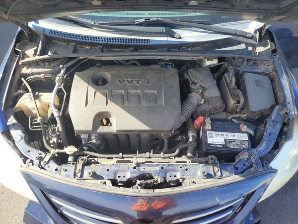 2013 TOYOTA COROLLA — Engine bay