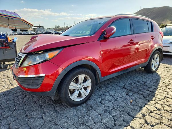2013 KIA SPORTAGE LX — Front 3/4