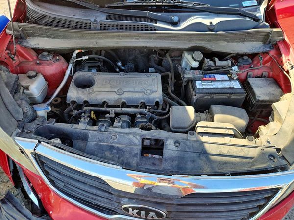 2013 KIA SPORTAGE LX — Engine bay
