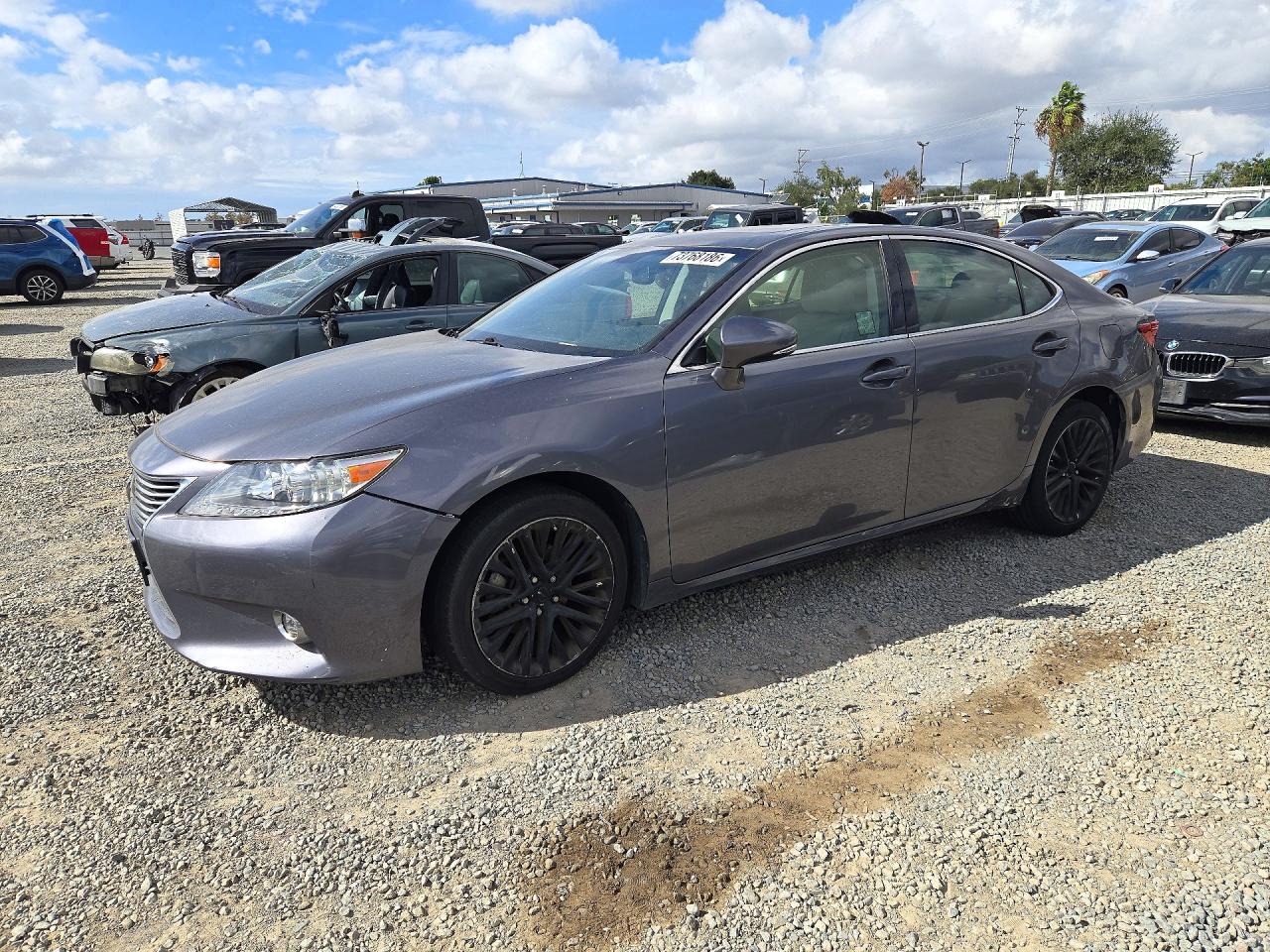 2015 LEXUS ES 350 — Front 3/4