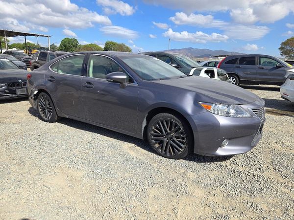 2015 LEXUS ES 350 — Passenger 3/4