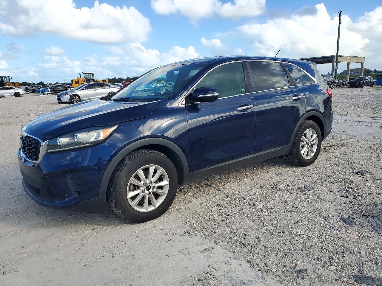 2019 KIA SORENTO L, LX, S — Front 3/4