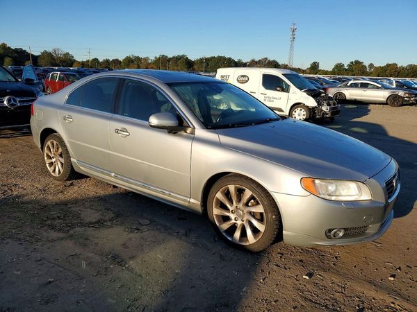 2013 VOLVO S80 — Passenger 3/4