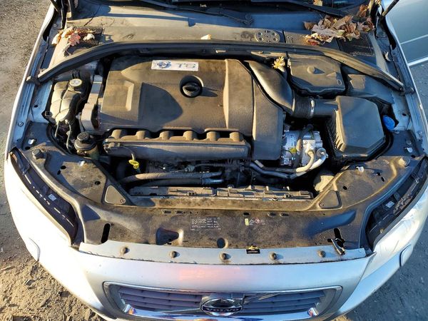 2013 VOLVO S80 — Engine bay