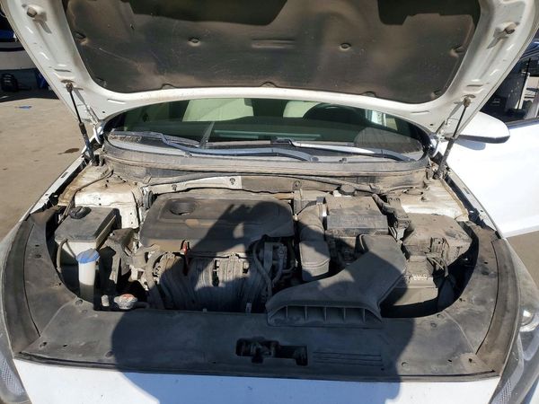 2019 HYUNDAI SONATA Eco Turbo, SE — Engine bay