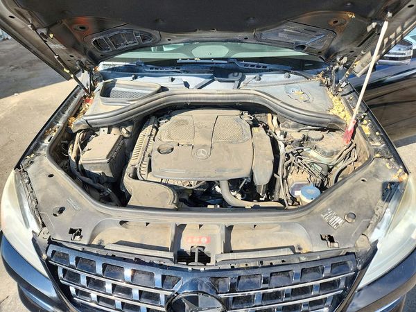 2012 MERCEDES-BENZ ML ML350 4-MATIC — Engine bay