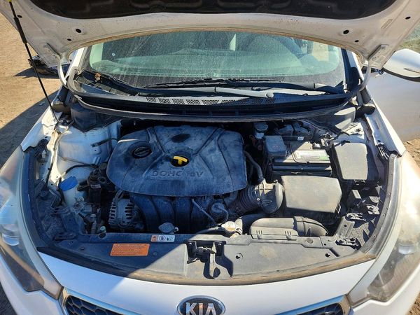 2016 KIA FORTE — Engine bay