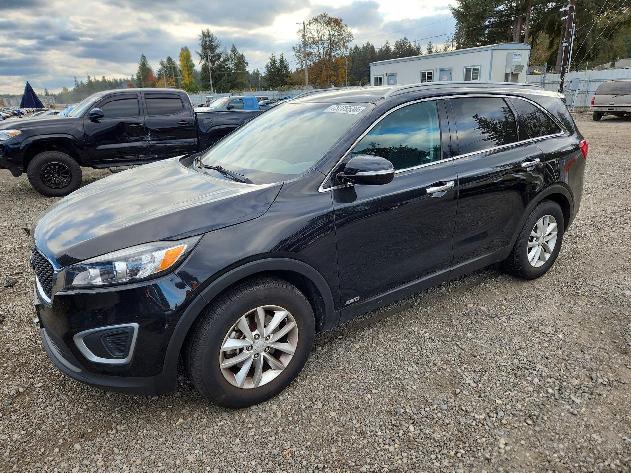 2017 KIA SORENTO L, LX — Front 3/4