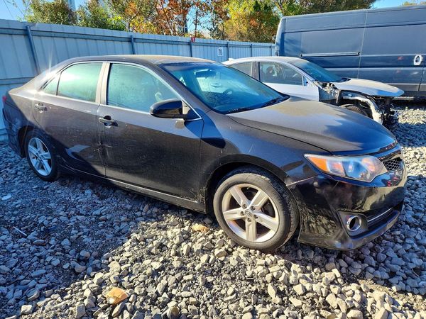 2014 TOYOTA CAMRY — Passenger 3/4