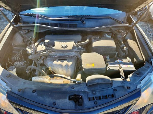 2014 TOYOTA CAMRY — Engine bay
