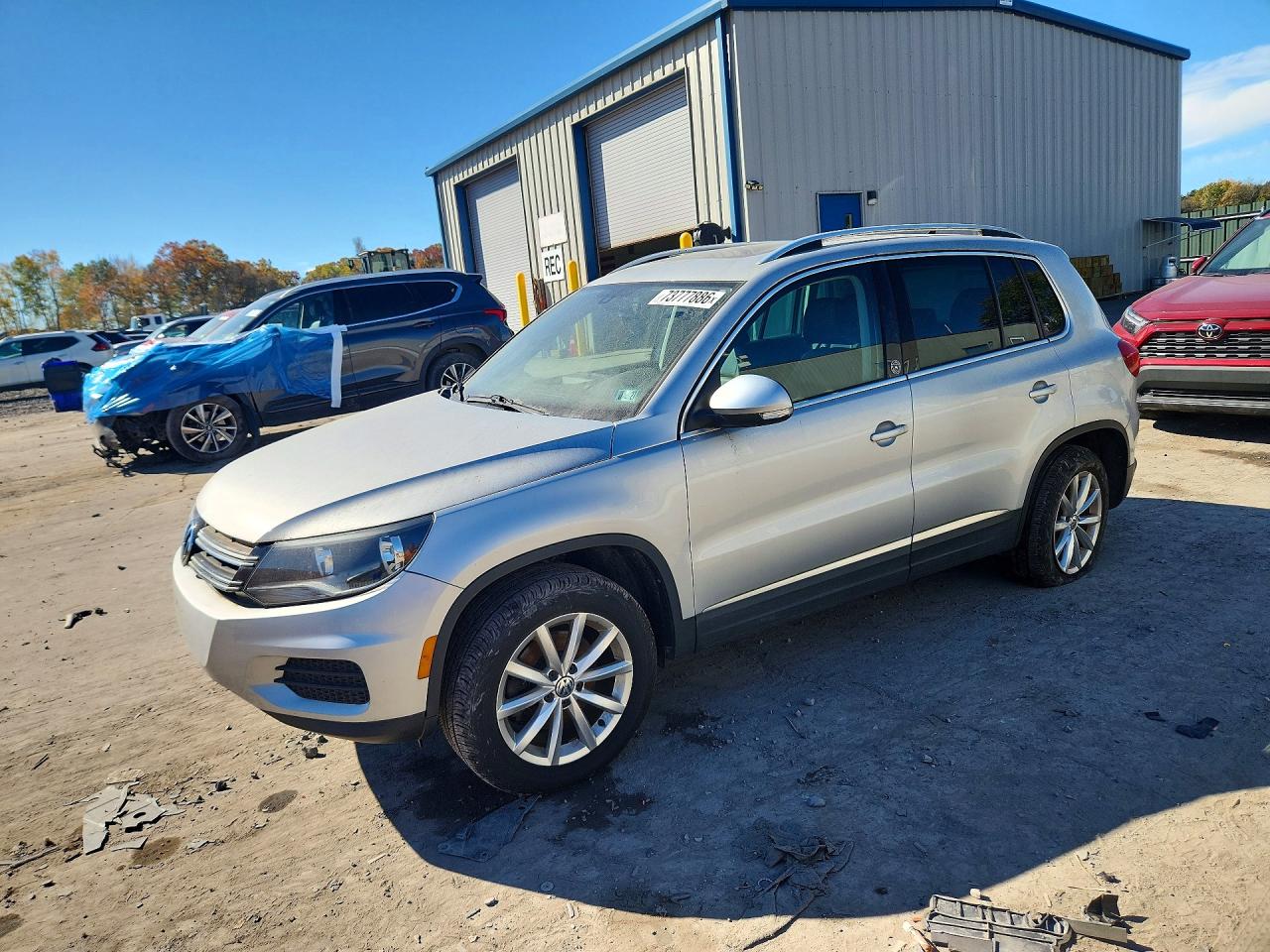 2017 VOLKSWAGEN TIGUAN Wolfsburg 4Motion — Front 3/4