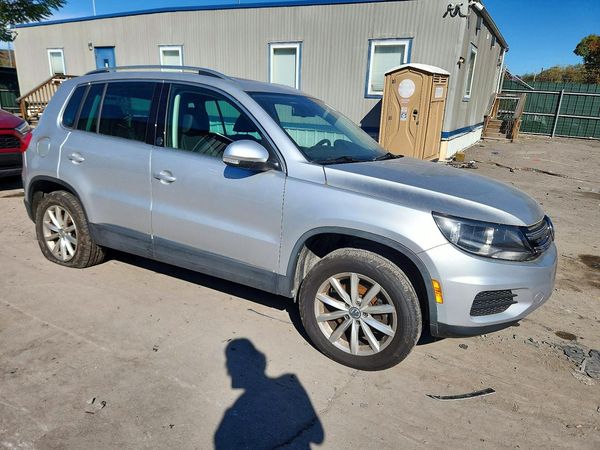 2017 VOLKSWAGEN TIGUAN Wolfsburg 4Motion — Passenger 3/4