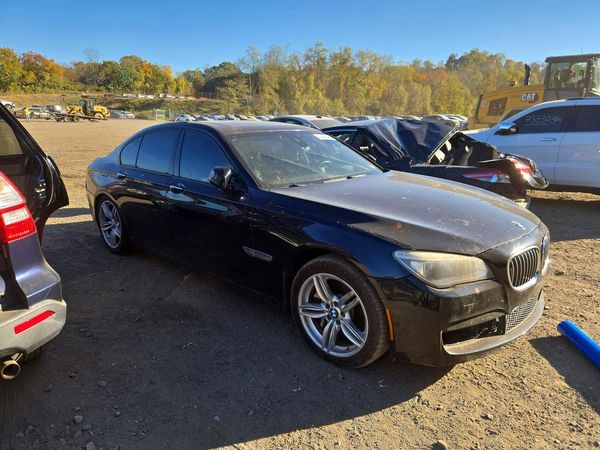 2013 BMW 750 — Passenger 3/4