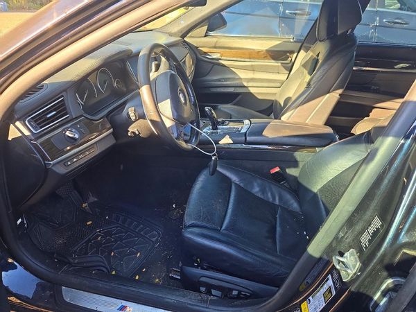 2013 BMW 750 — DENT