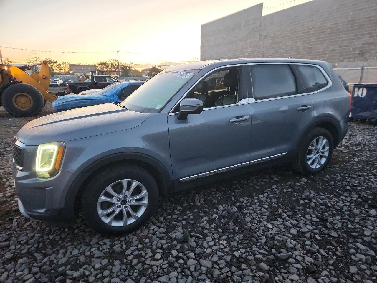 2020 KIA TELLURIDE LX — Front 3/4